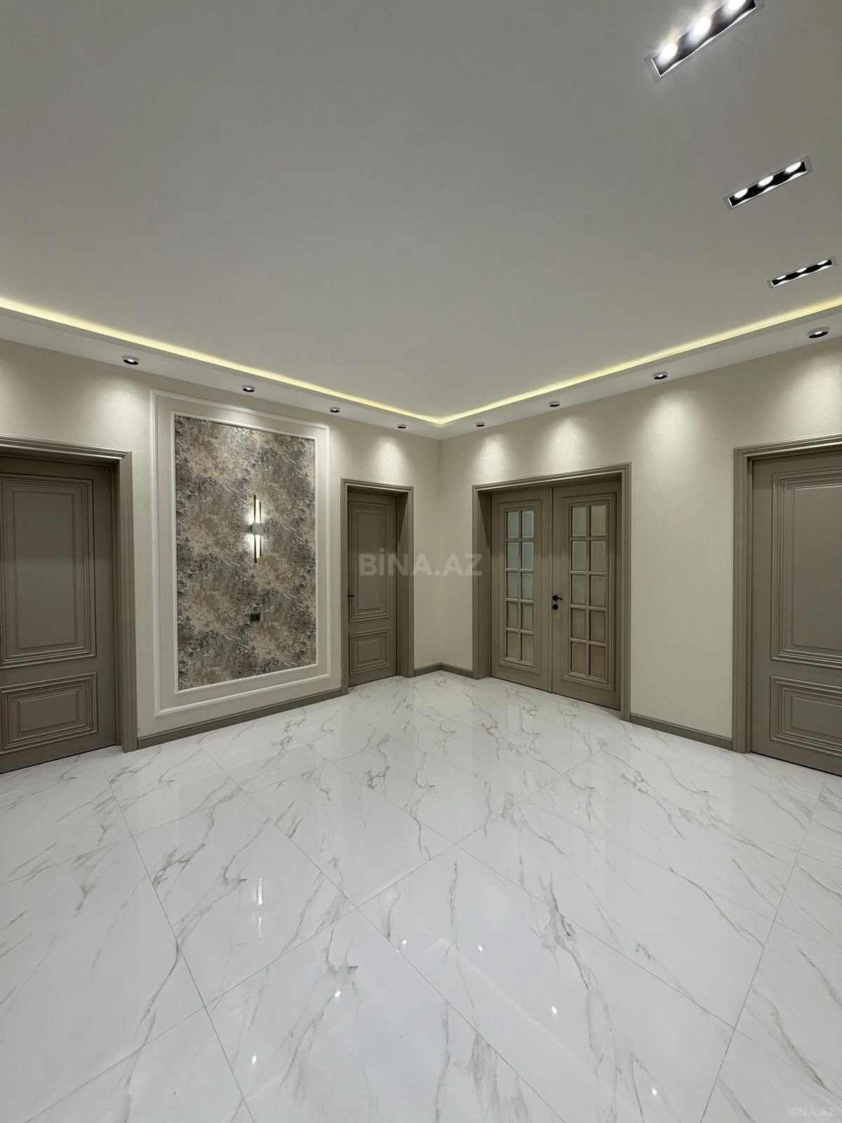 Satılır 3 otaqlı mənzil 141 m²