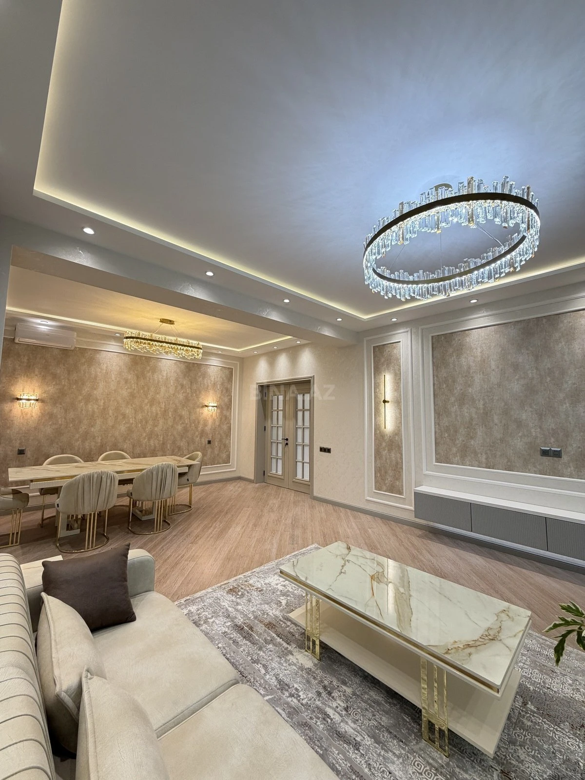 Satılır 3 otaqlı mənzil 141 m²