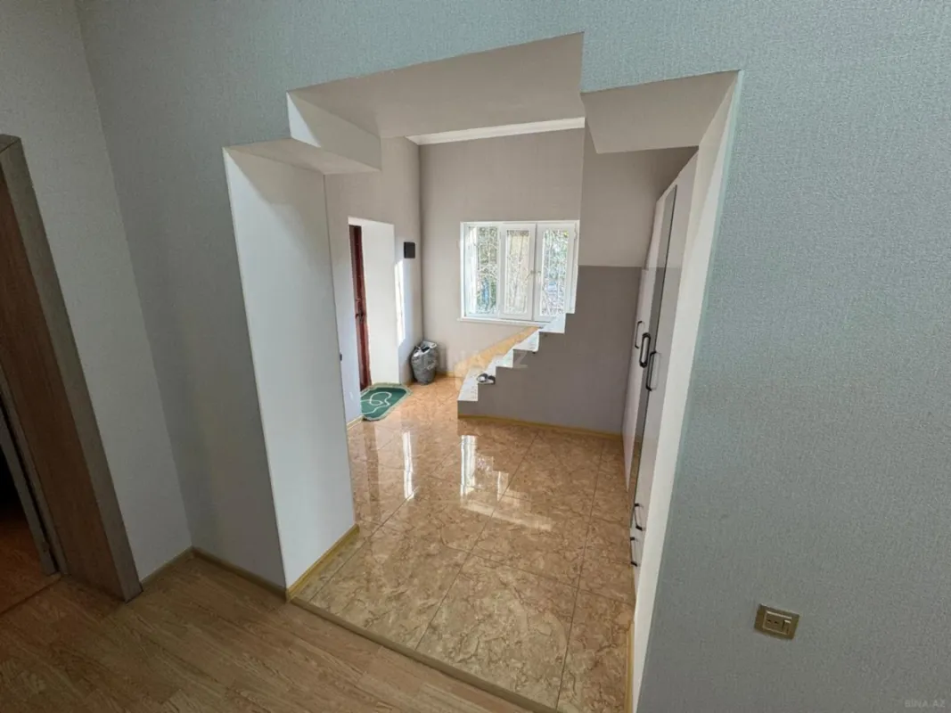 Satılır 6 otaqlı həyət evi 237 m²