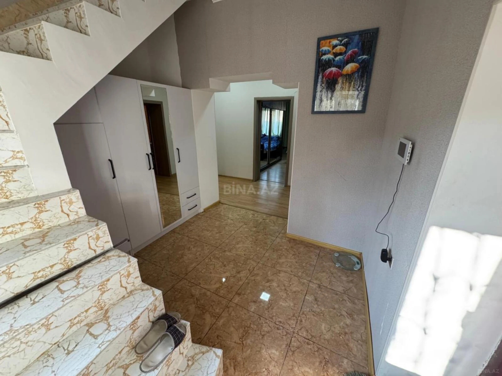 Satılır 6 otaqlı həyət evi 237 m²
