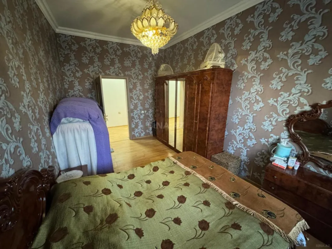 Satılır 6 otaqlı həyət evi 237 m²