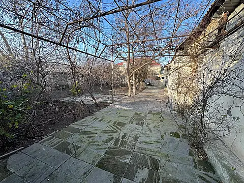 Satılır 6 otaqlı həyət evi 237 m²