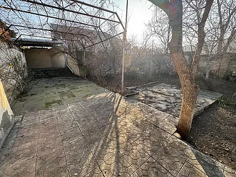 Satılır 6 otaqlı həyət evi 237 m²