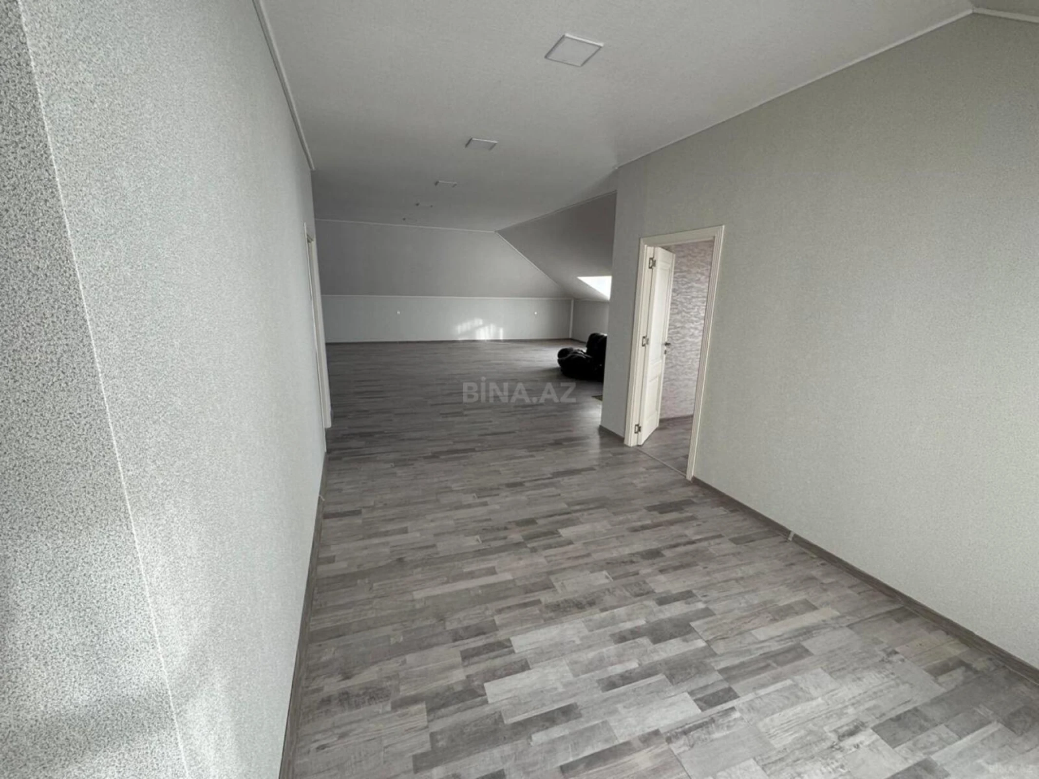 Satılır 6 otaqlı həyət evi 237 m²
