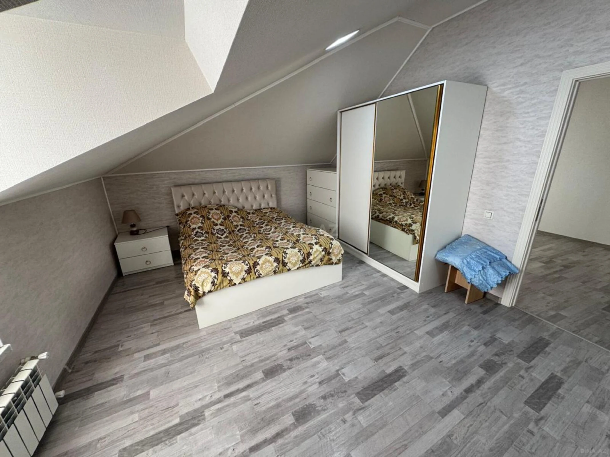 Satılır 6 otaqlı həyət evi 237 m²