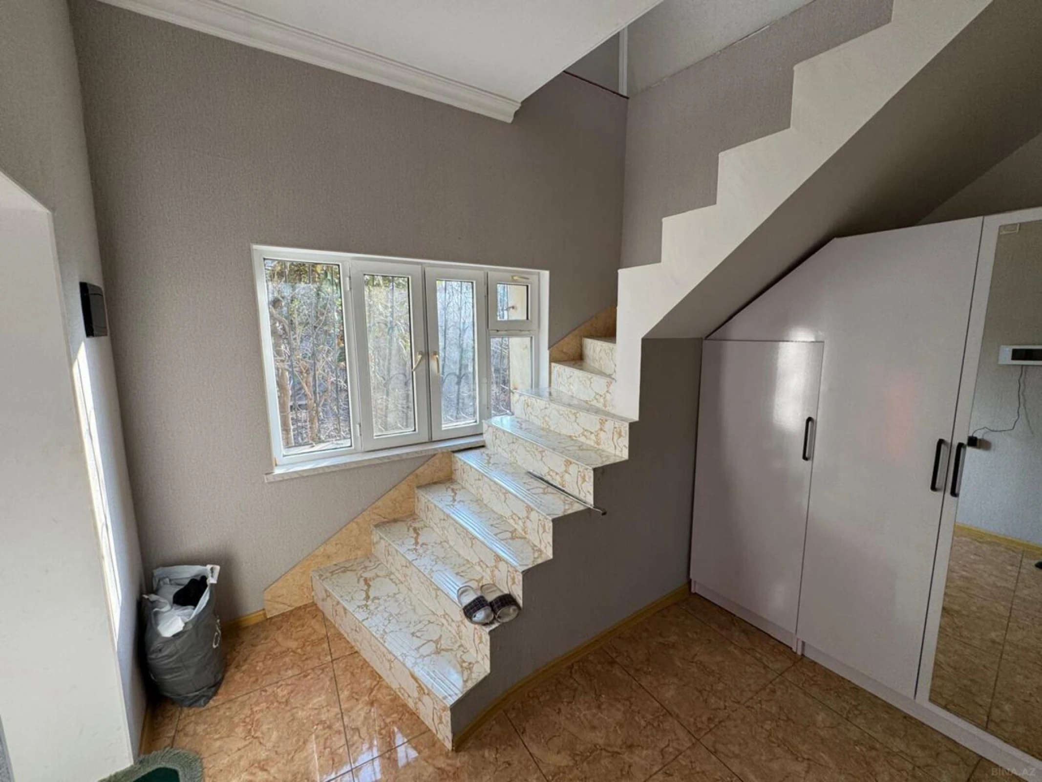 Satılır 6 otaqlı həyət evi 237 m²