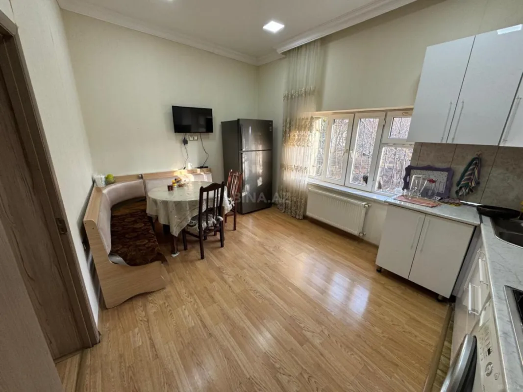 Satılır 6 otaqlı həyət evi 237 m²