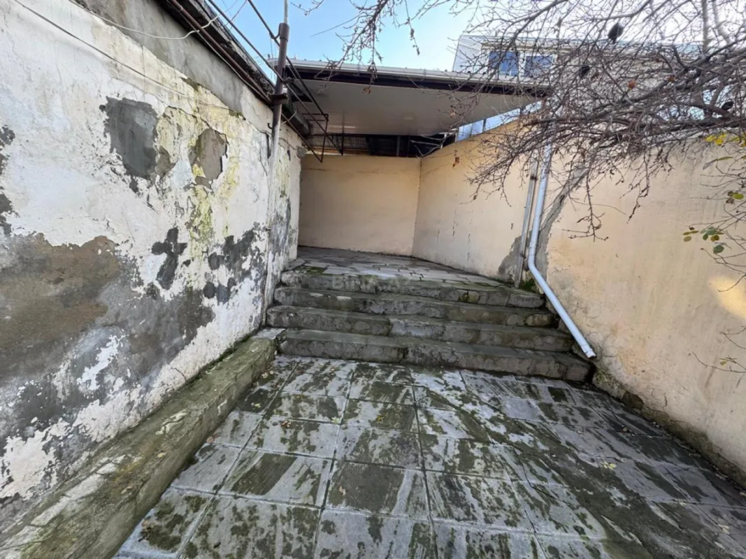 Satılır 6 otaqlı həyət evi 237 m²