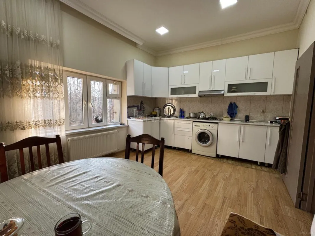 Satılır 6 otaqlı həyət evi 237 m²