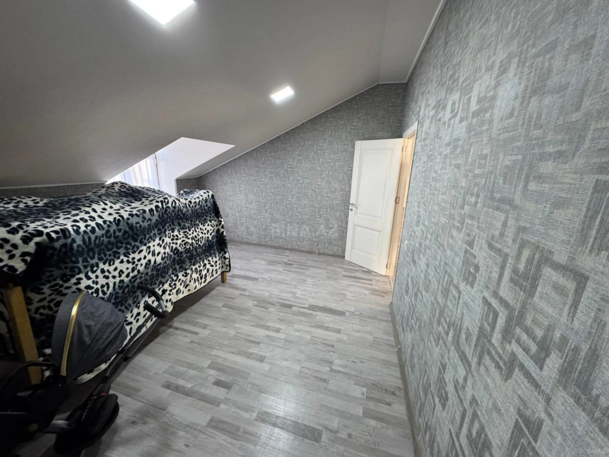 Satılır 6 otaqlı həyət evi 237 m²