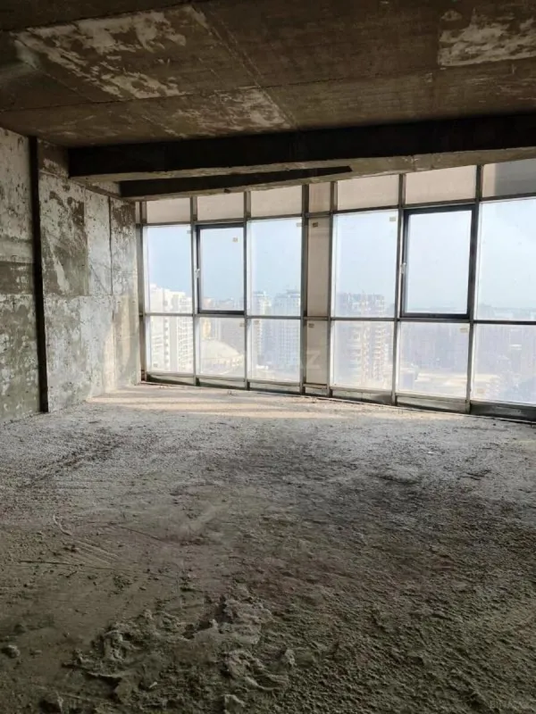 Satılır 4 otaqlı mənzil 186 m²