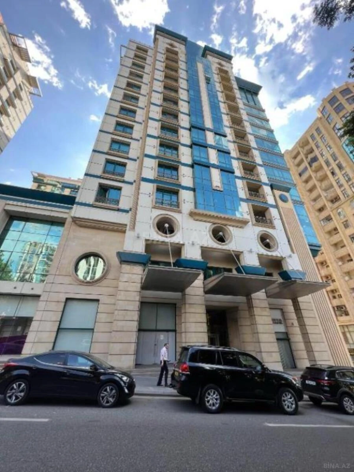 Satılır 4 otaqlı mənzil 186 m²