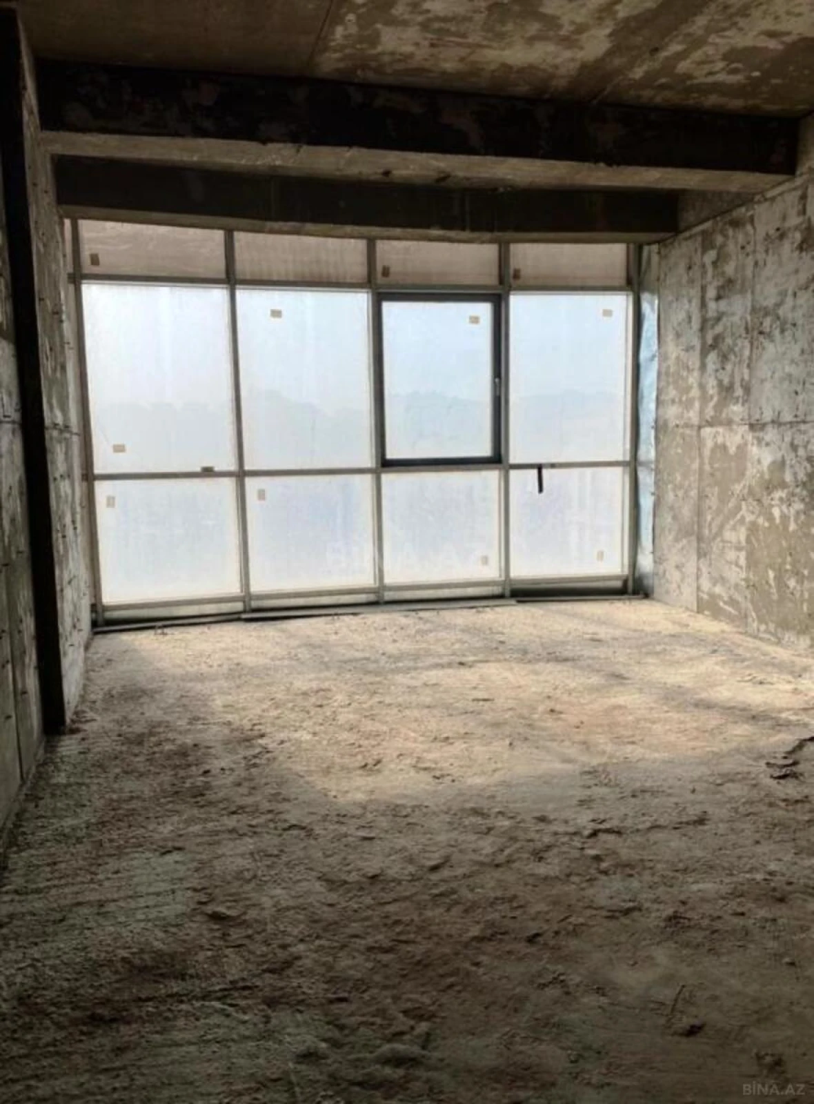 Satılır 4 otaqlı mənzil 186 m²