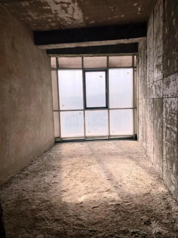 Satılır 4 otaqlı mənzil 186 m²