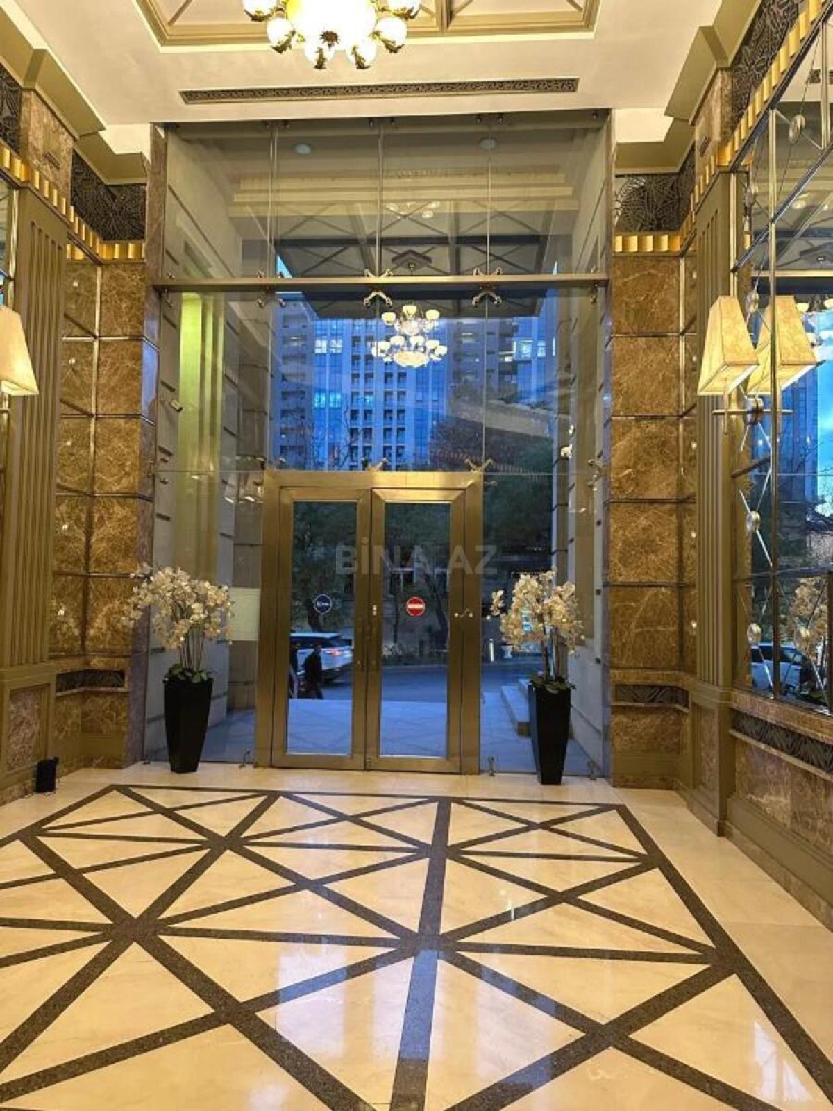 Satılır 4 otaqlı mənzil 186 m²