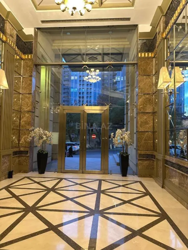 Satılır 4 otaqlı mənzil 186 m²