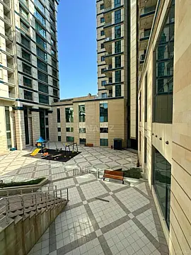 Satılır 4 otaqlı mənzil 186 m²