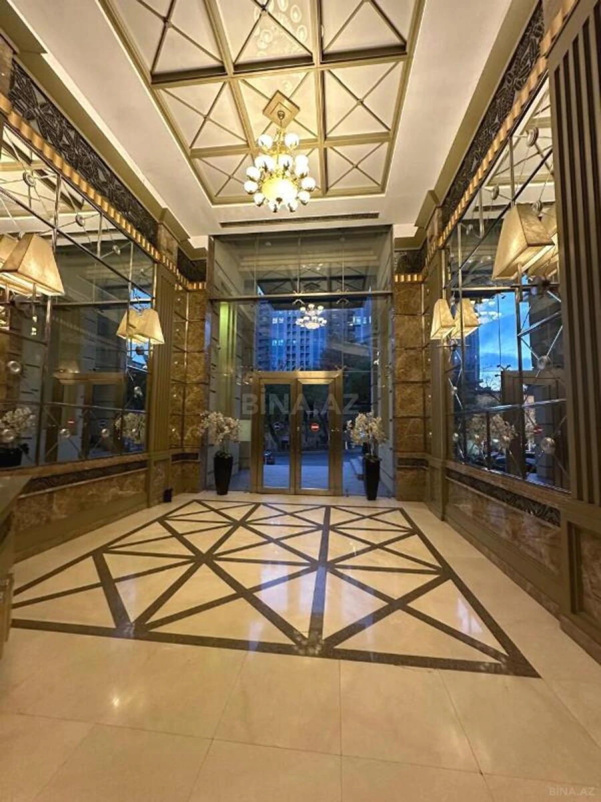 Satılır 4 otaqlı mənzil 186 m²