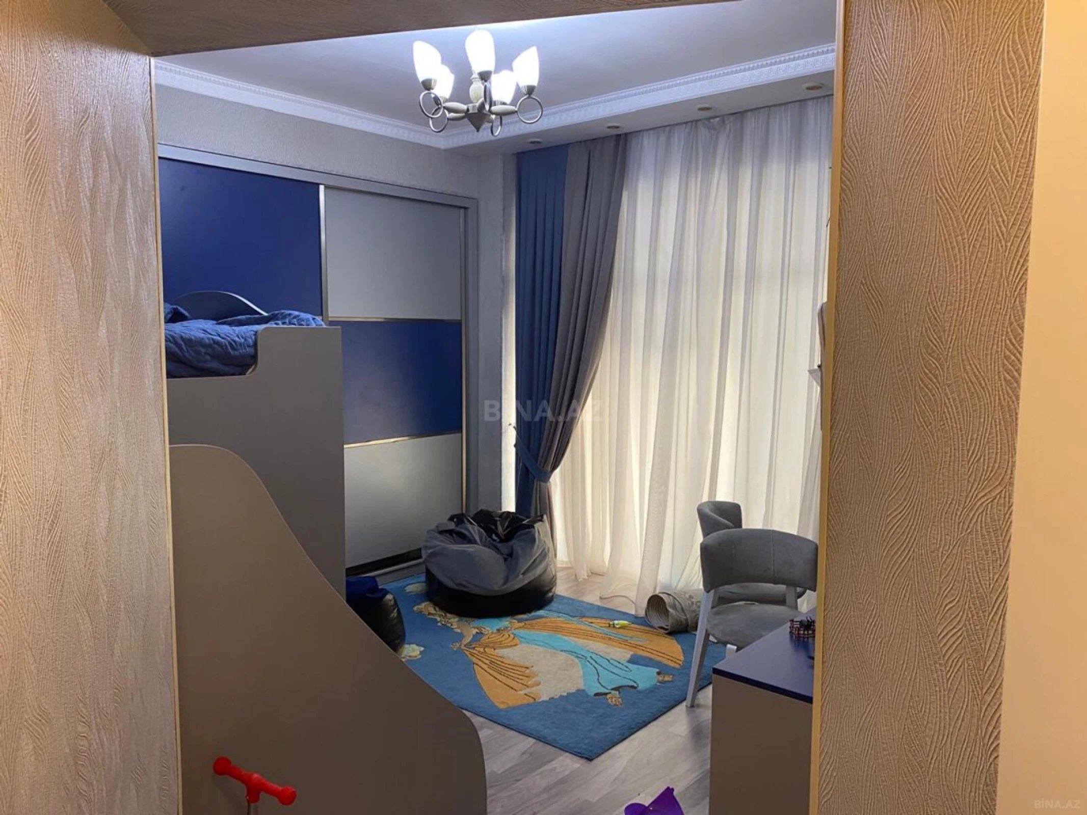 Satılır 4 otaqlı mənzil 150 m²