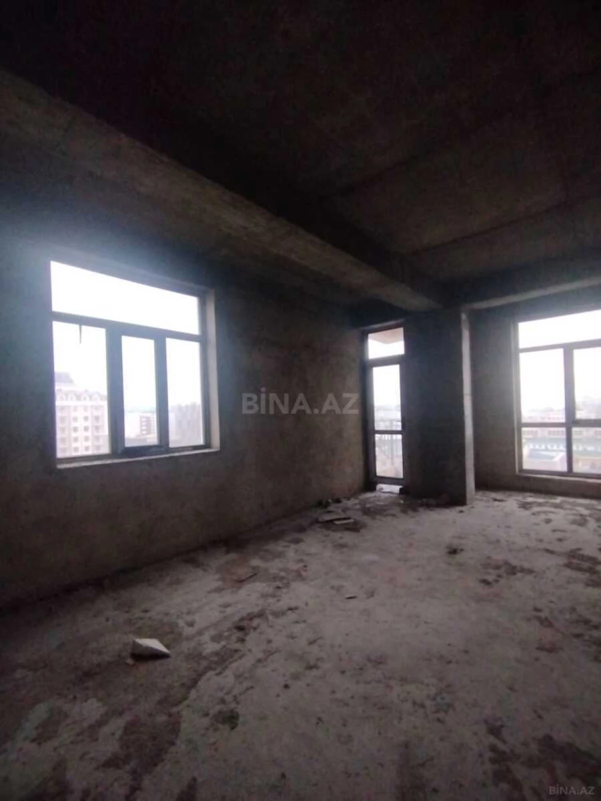 Satılır 3 otaqlı mənzil 137 m²