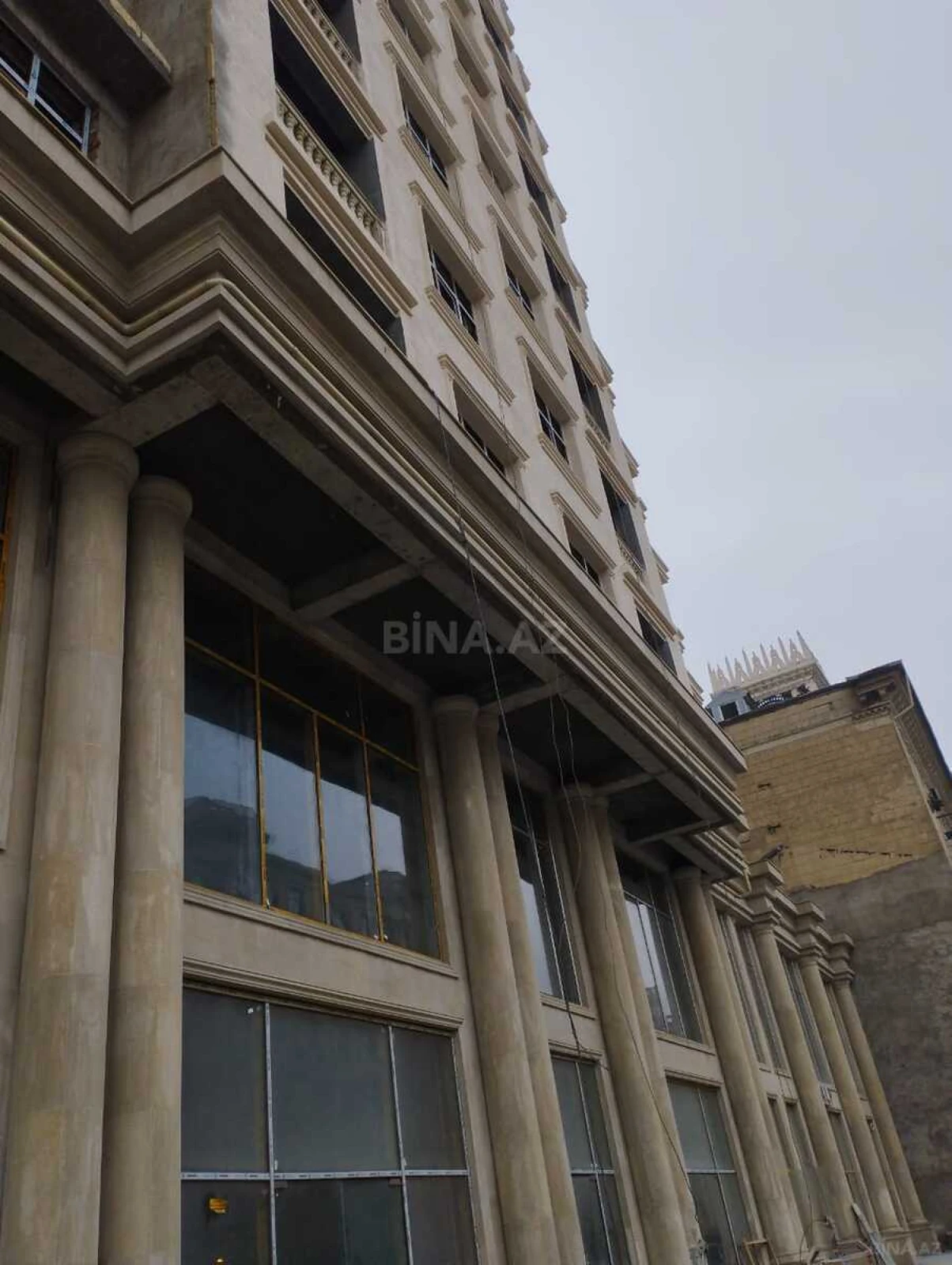 Satılır 3 otaqlı mənzil 137 m²