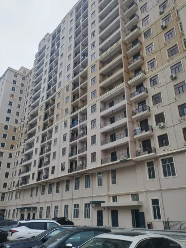Satılır 3 otaqlı mənzil 137 m²