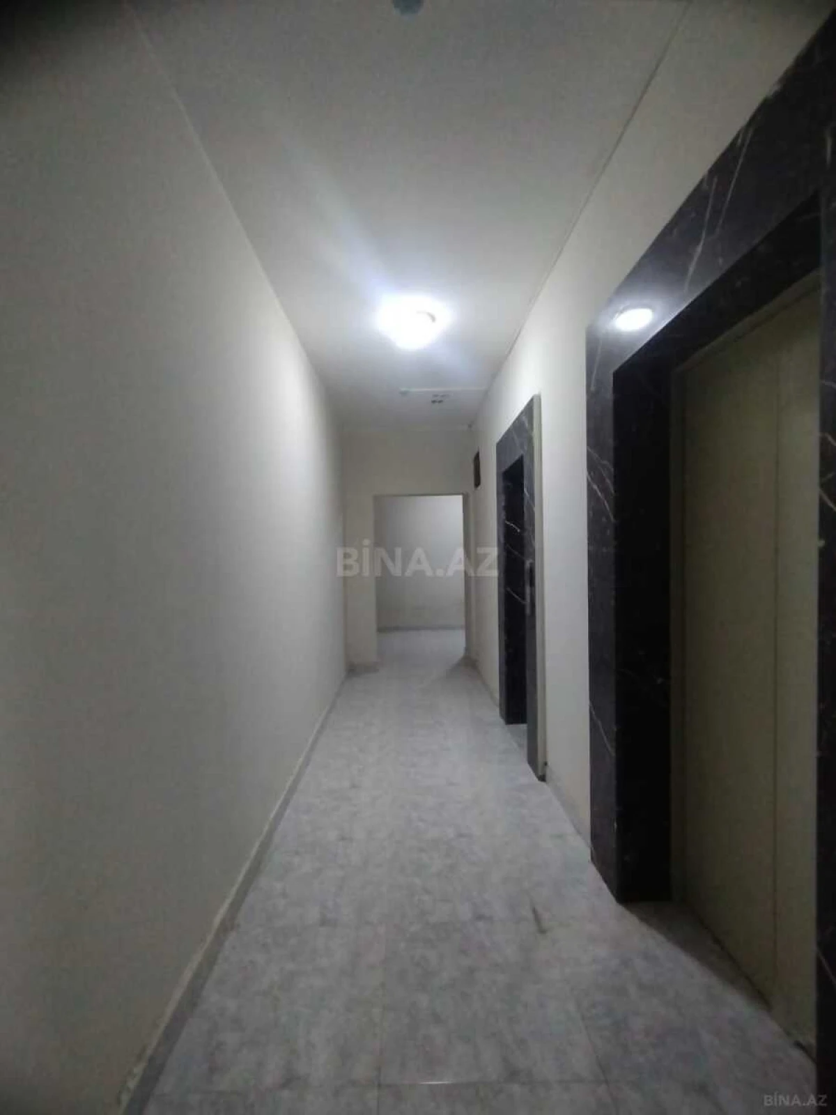 Satılır 3 otaqlı mənzil 137 m²