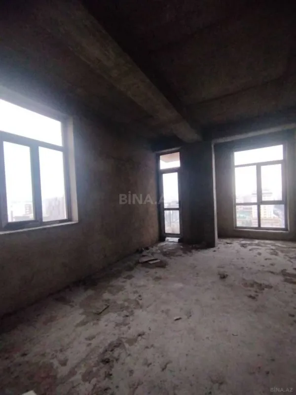 Satılır 3 otaqlı mənzil 137 m²