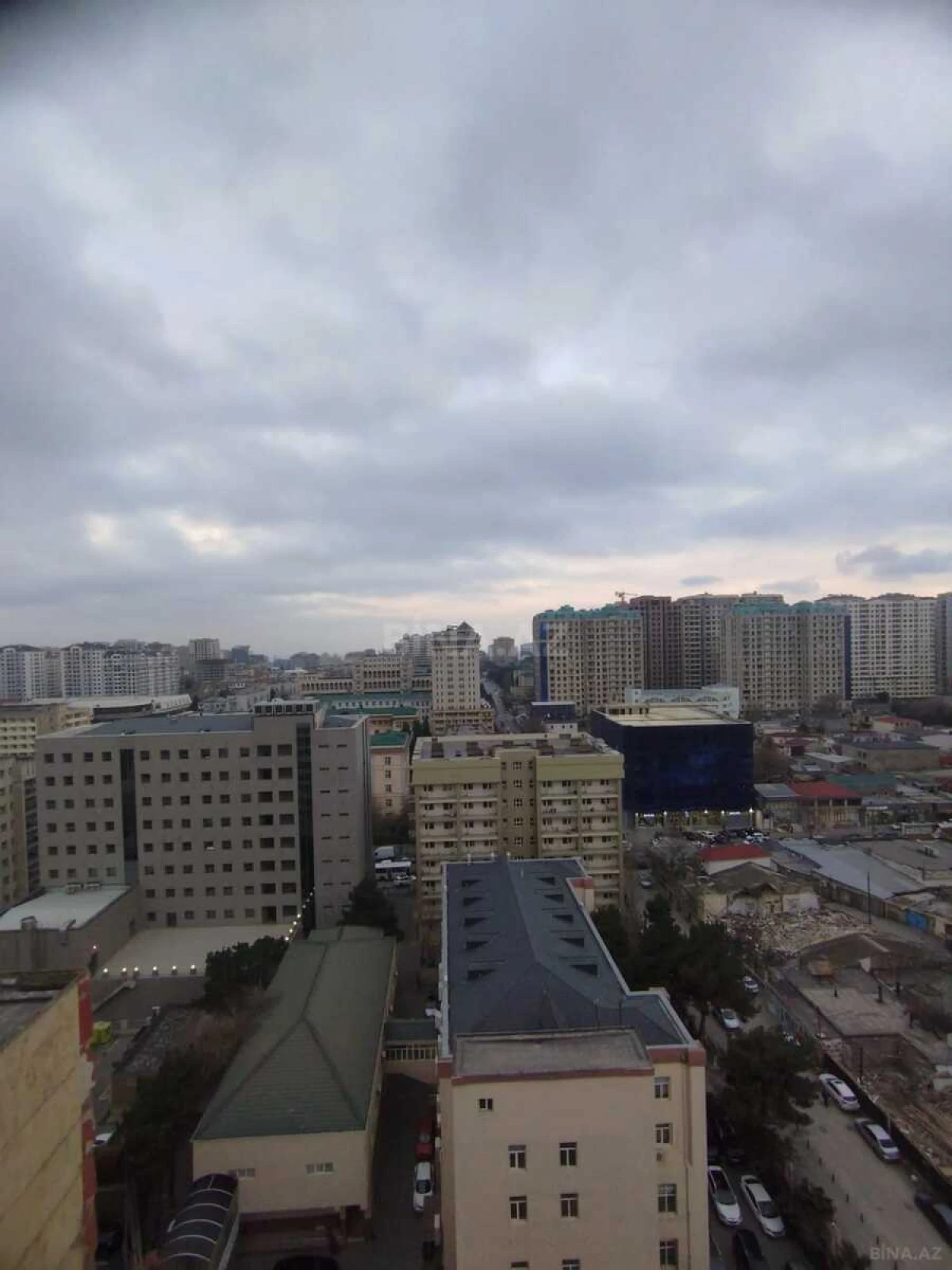 Satılır 3 otaqlı mənzil 137 m²