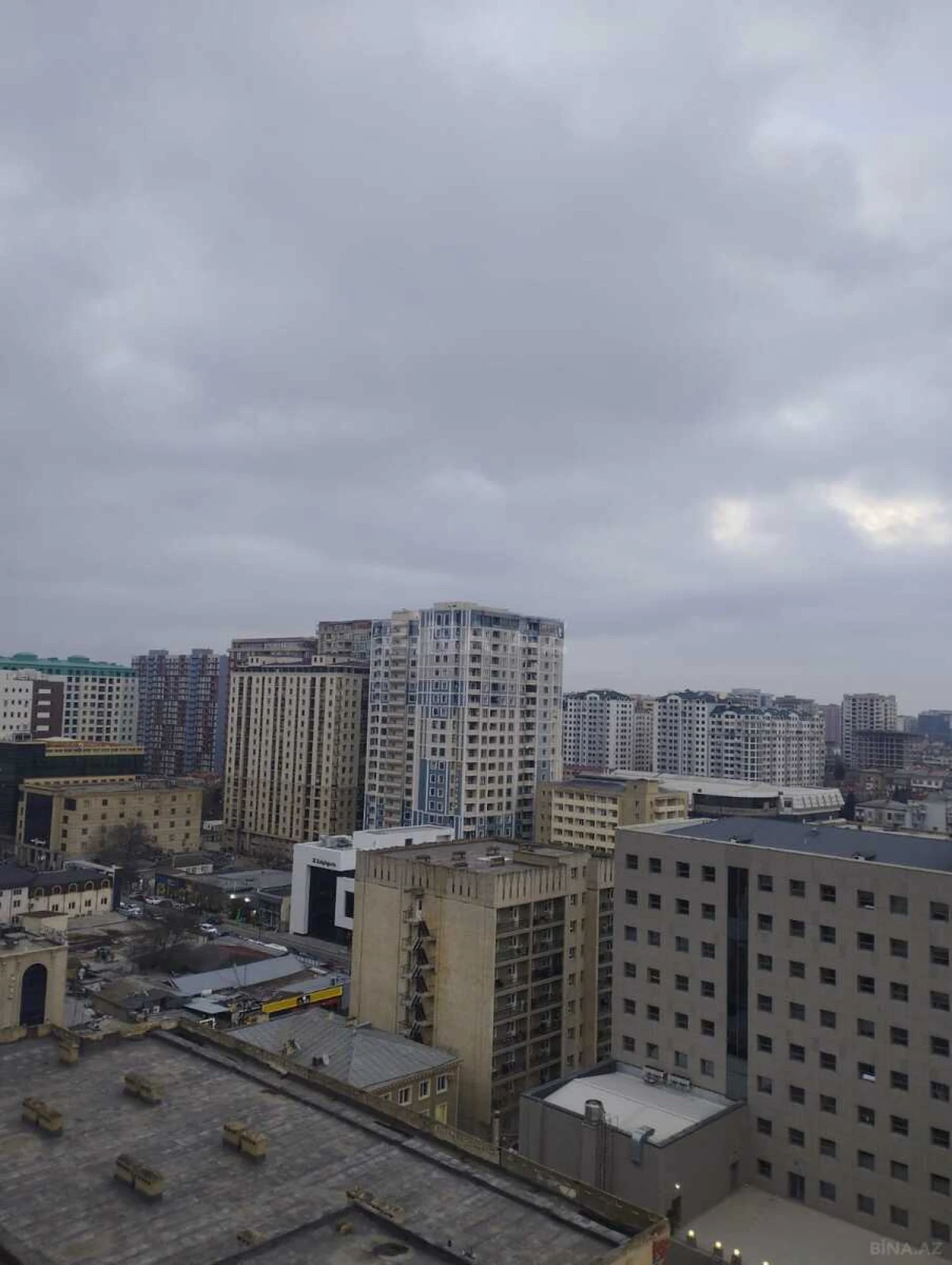 Satılır 3 otaqlı mənzil 137 m²