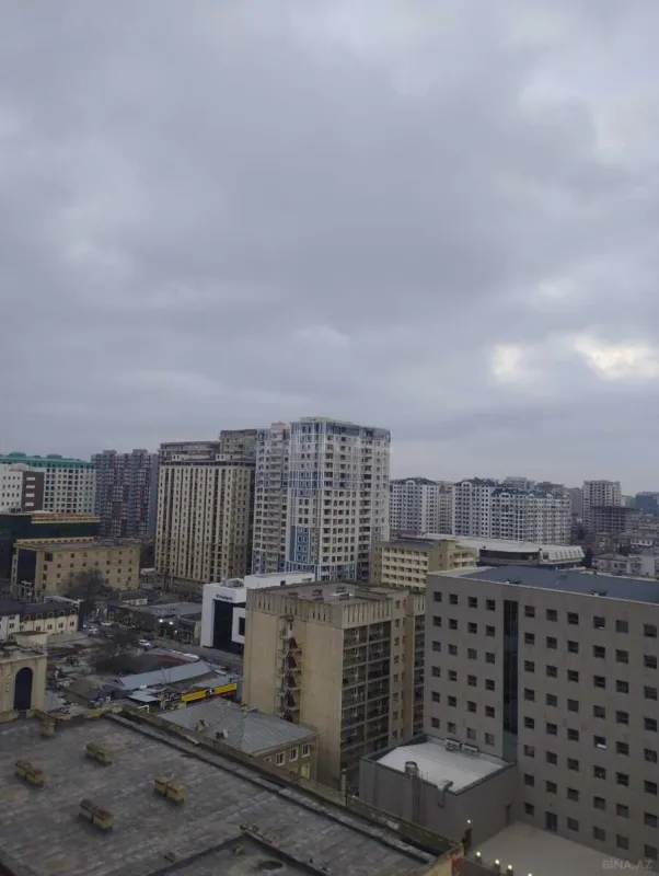 Satılır 3 otaqlı mənzil 137 m²