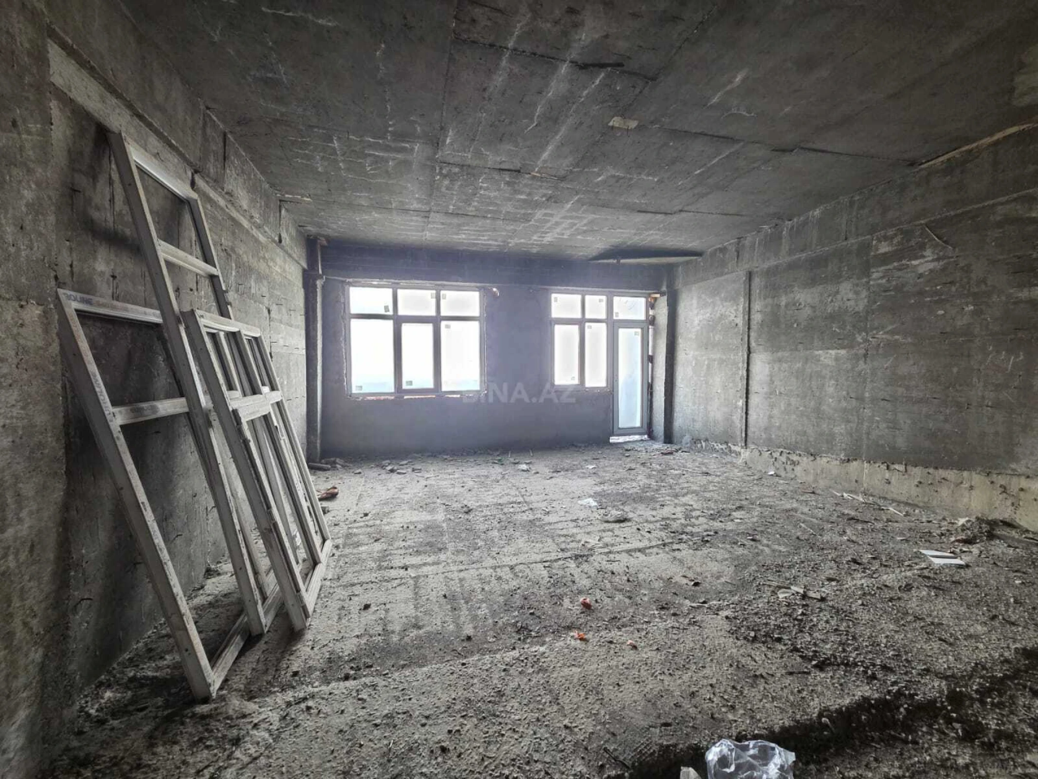 Satılır 4 otaqlı mənzil 170 m²