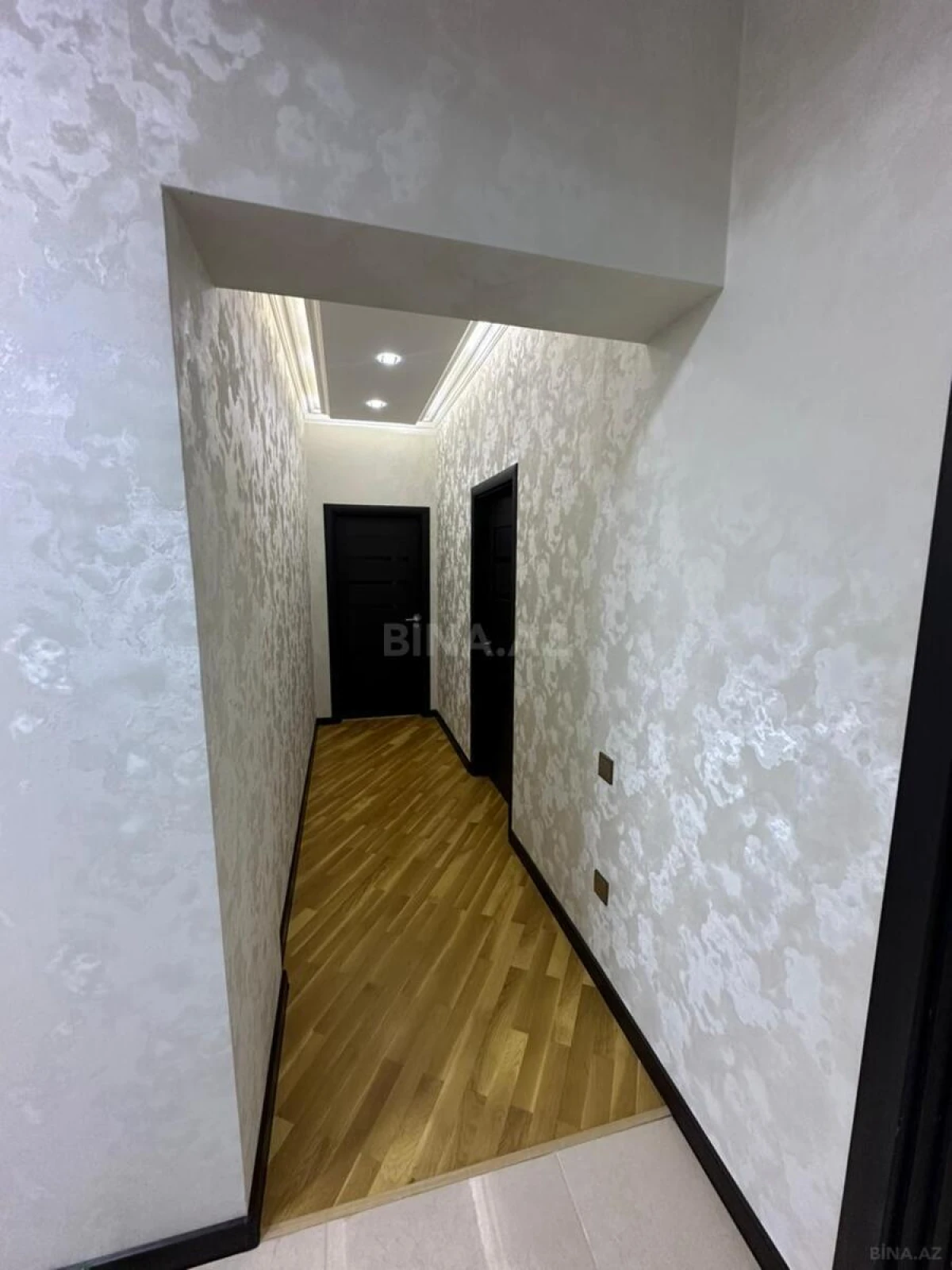 Satılır 3 otaqlı mənzil 126 m²