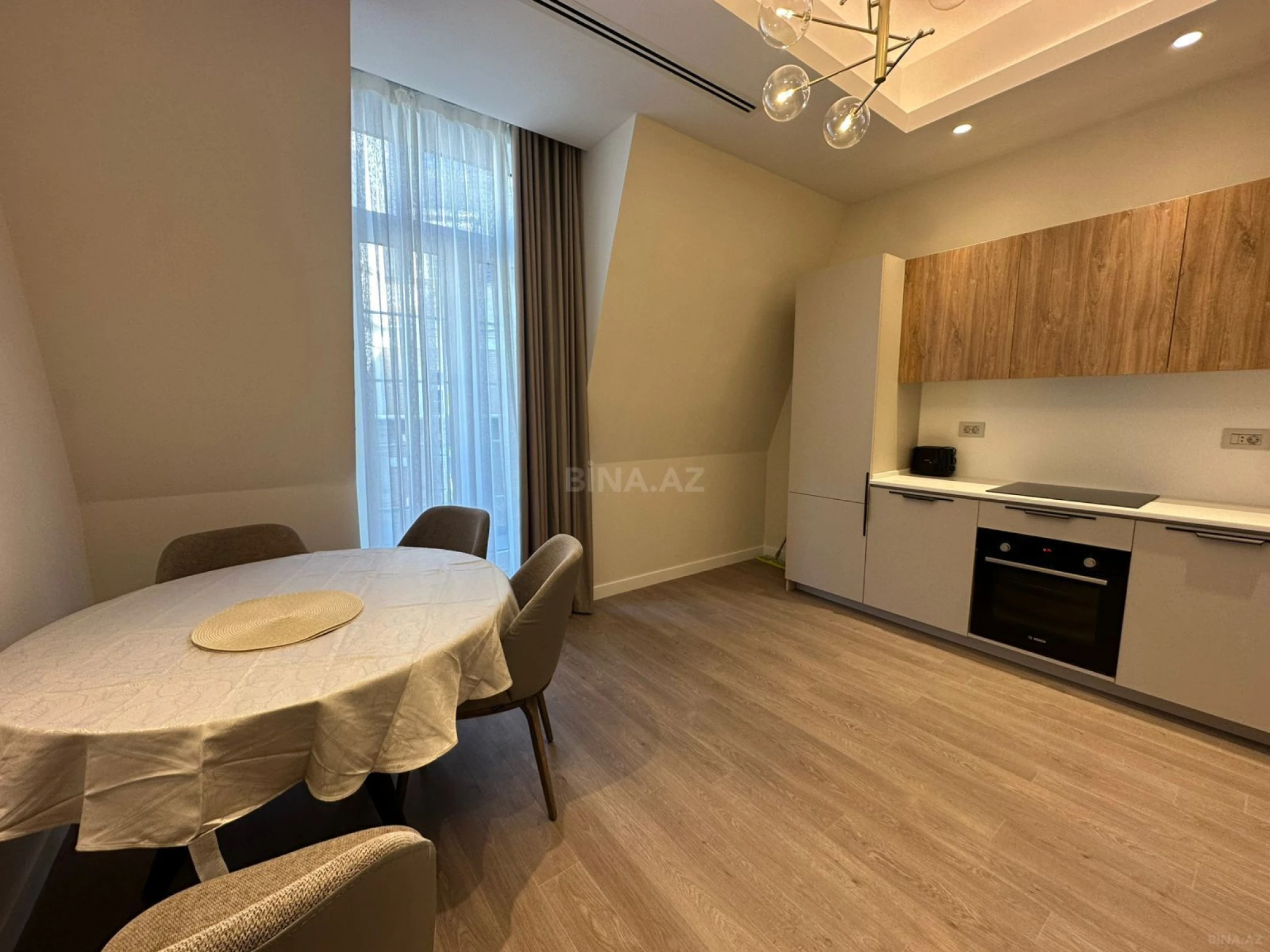 Kirayə verilir 2 otaqlı mənzil 105 m²