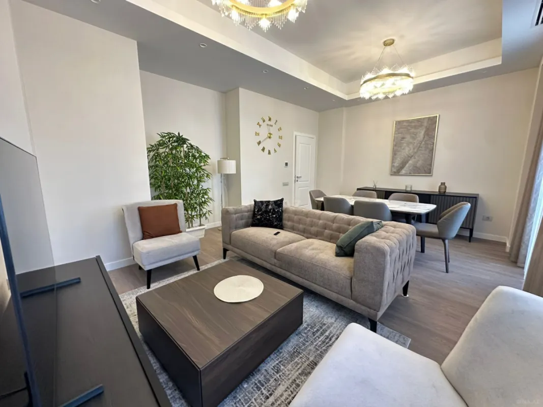 Kirayə verilir 2 otaqlı mənzil 105 m²