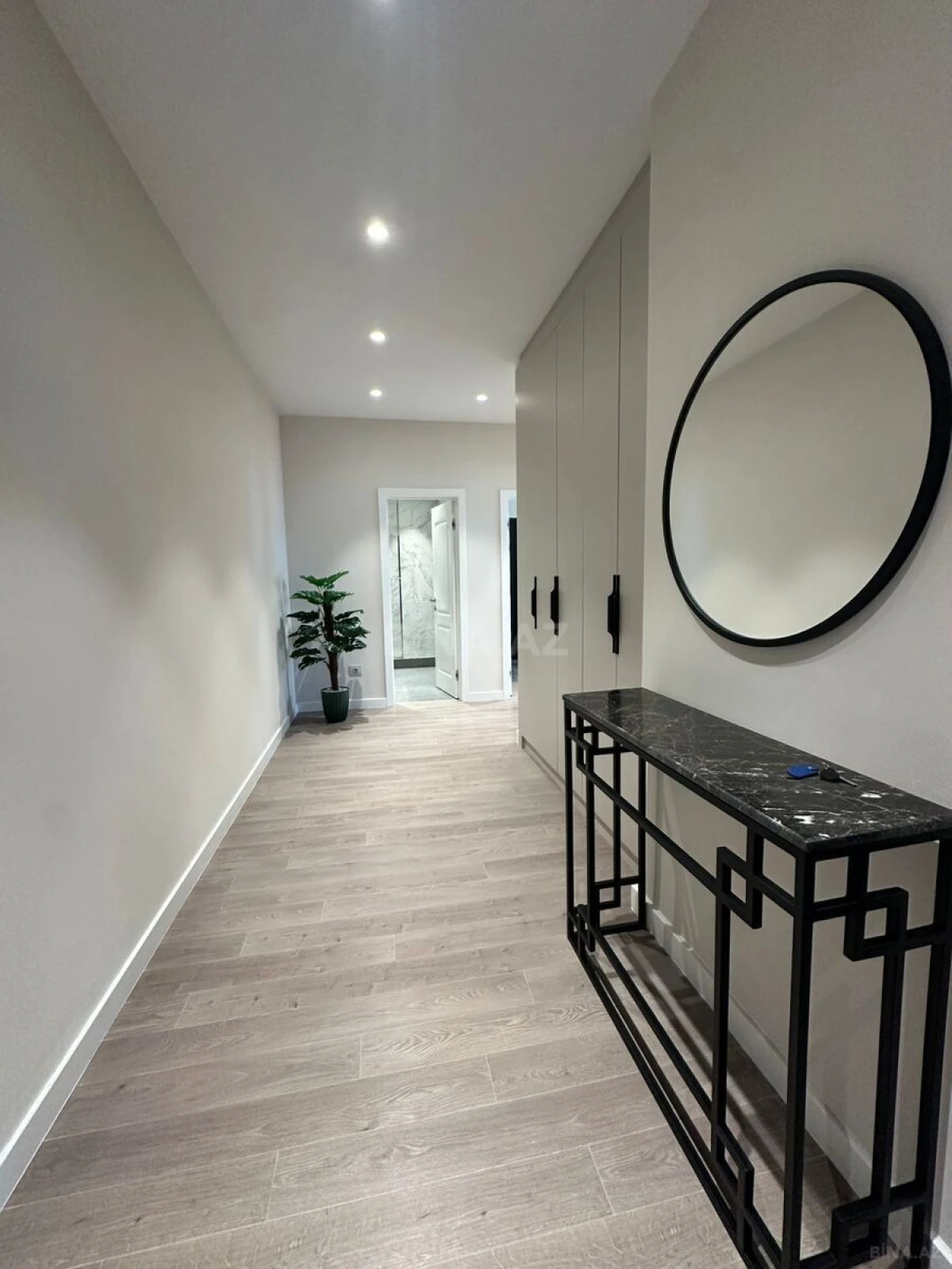 Kirayə verilir 2 otaqlı mənzil 105 m²