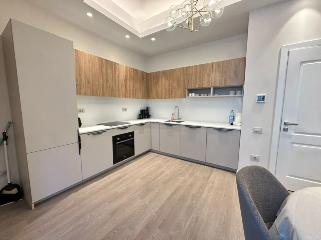 Kirayə verilir 2 otaqlı mənzil 105 m²
