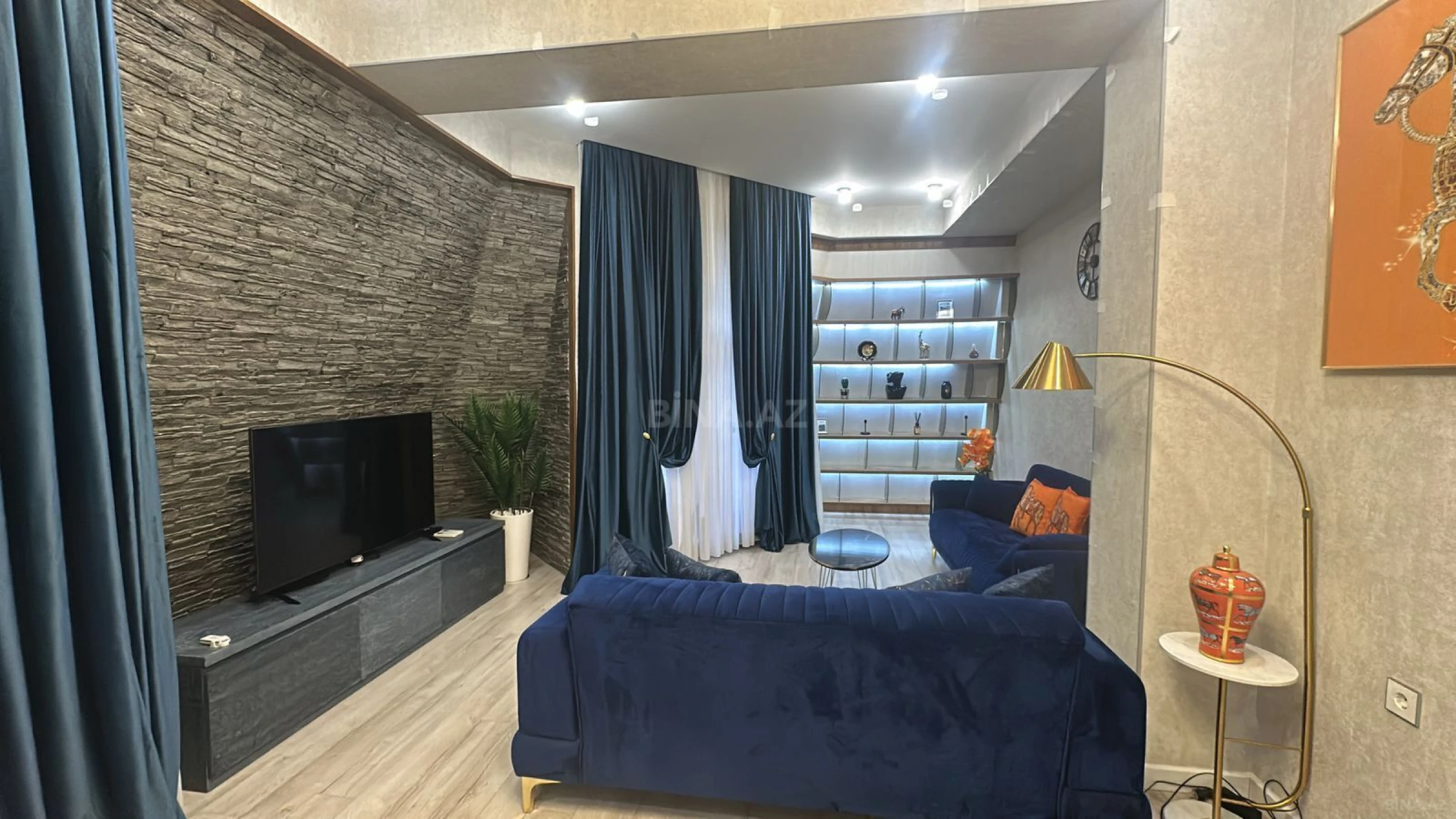 Kirayə verilir 2 otaqlı mənzil 112 m²