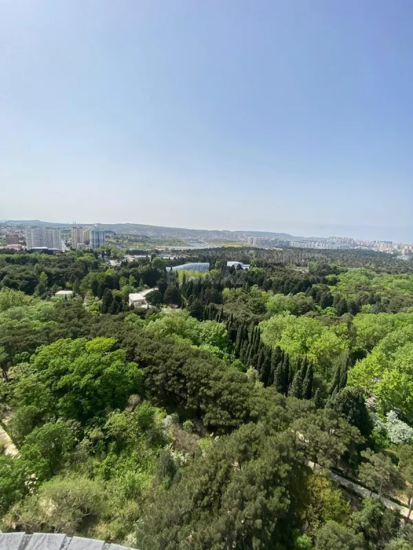 Satılır 4 otaqlı mənzil 170 m²