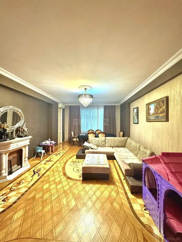 Satılır 3 otaqlı mənzil 155 m²
