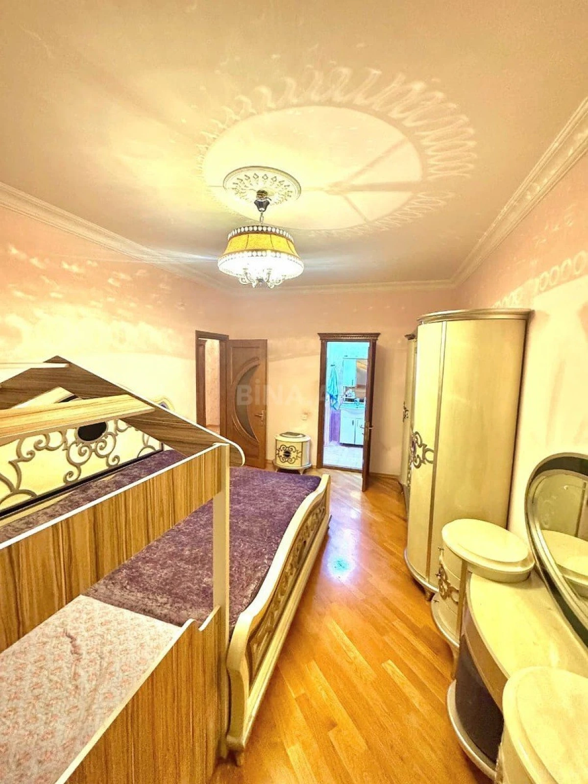 Satılır 3 otaqlı mənzil 155 m²