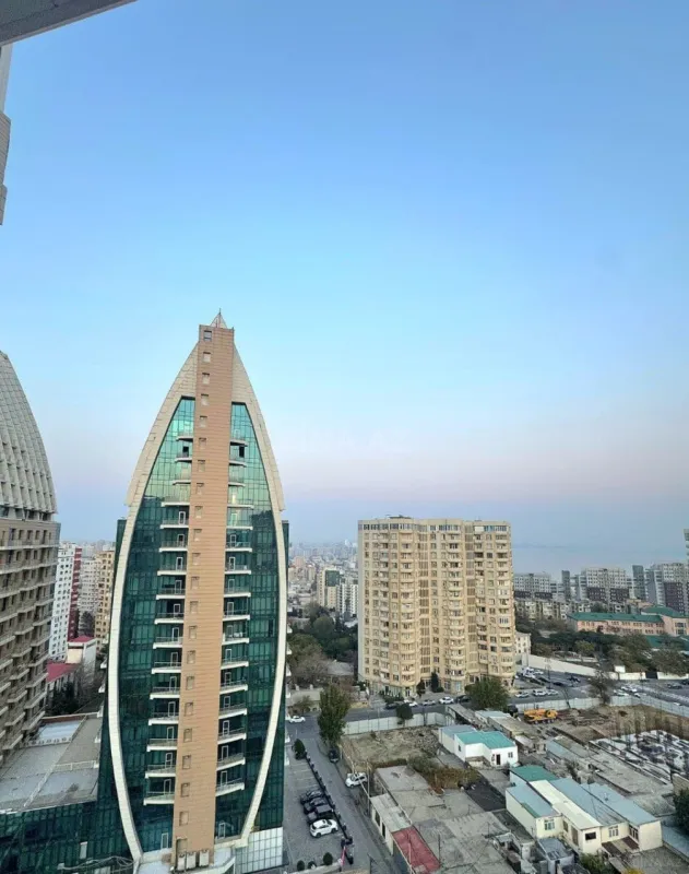 Satılır 3 otaqlı mənzil 155 m²