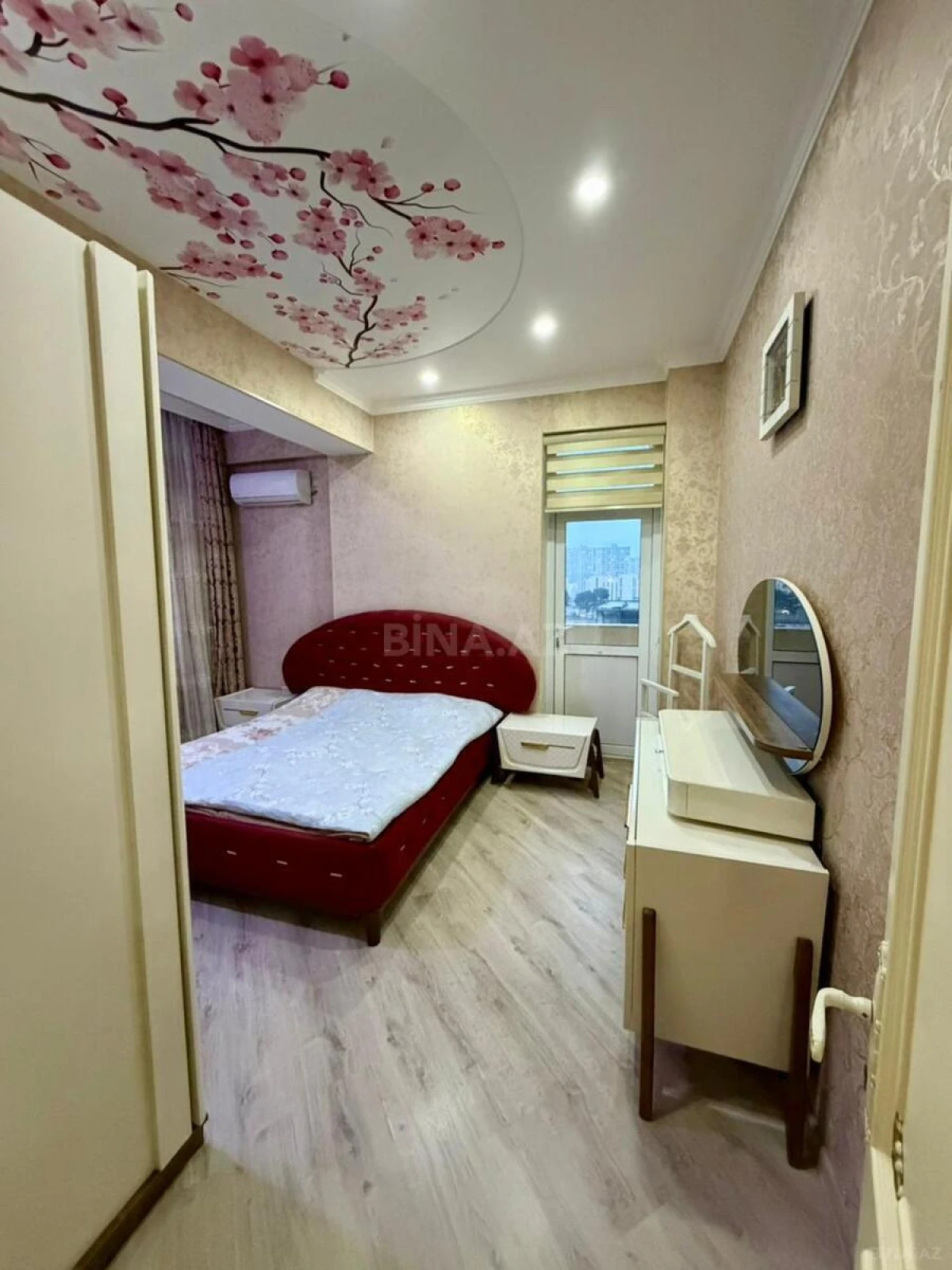 Satılır 3 otaqlı mənzil 112 m²