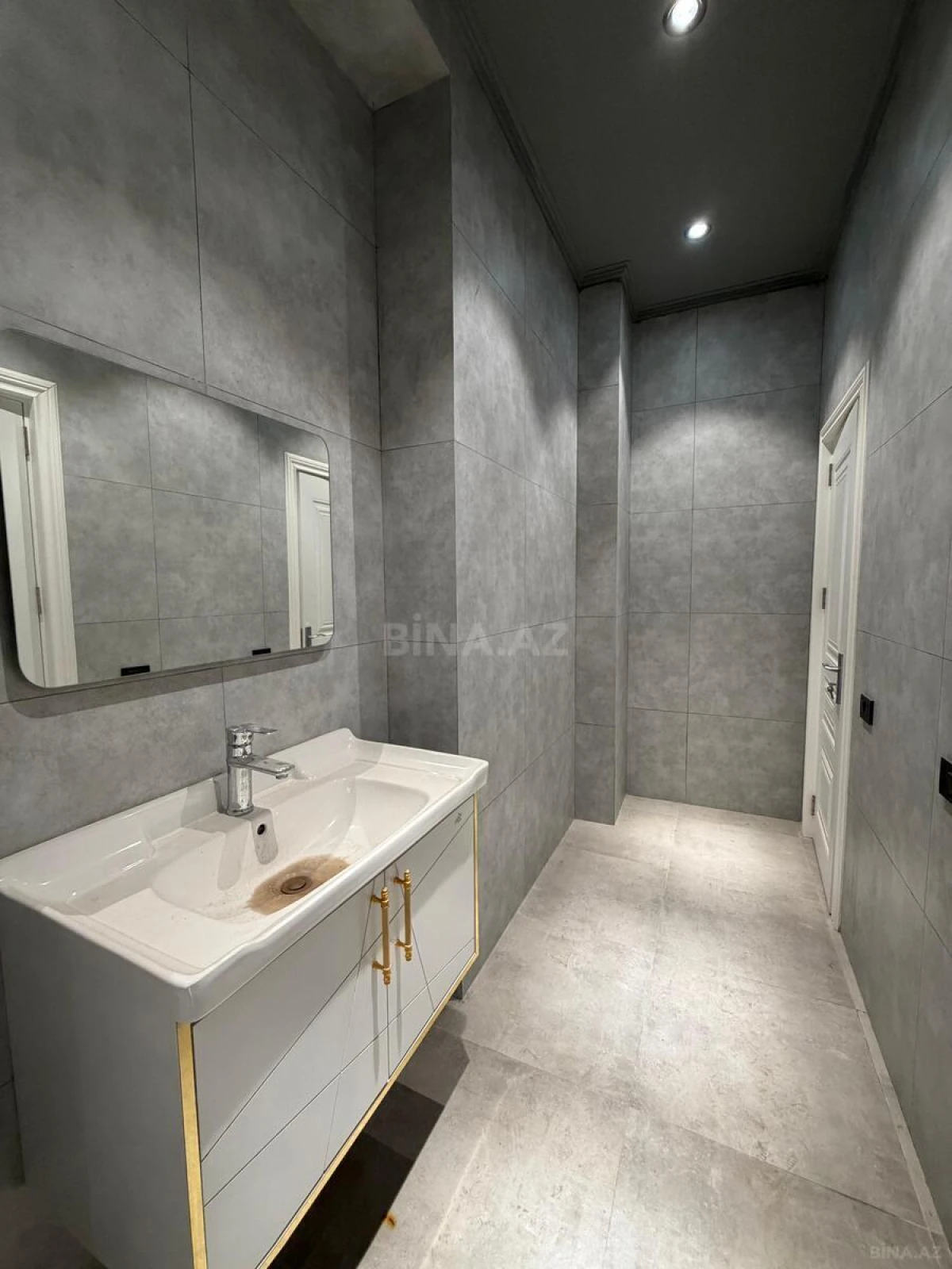 Satılır 4 otaqlı ofis 264 m²