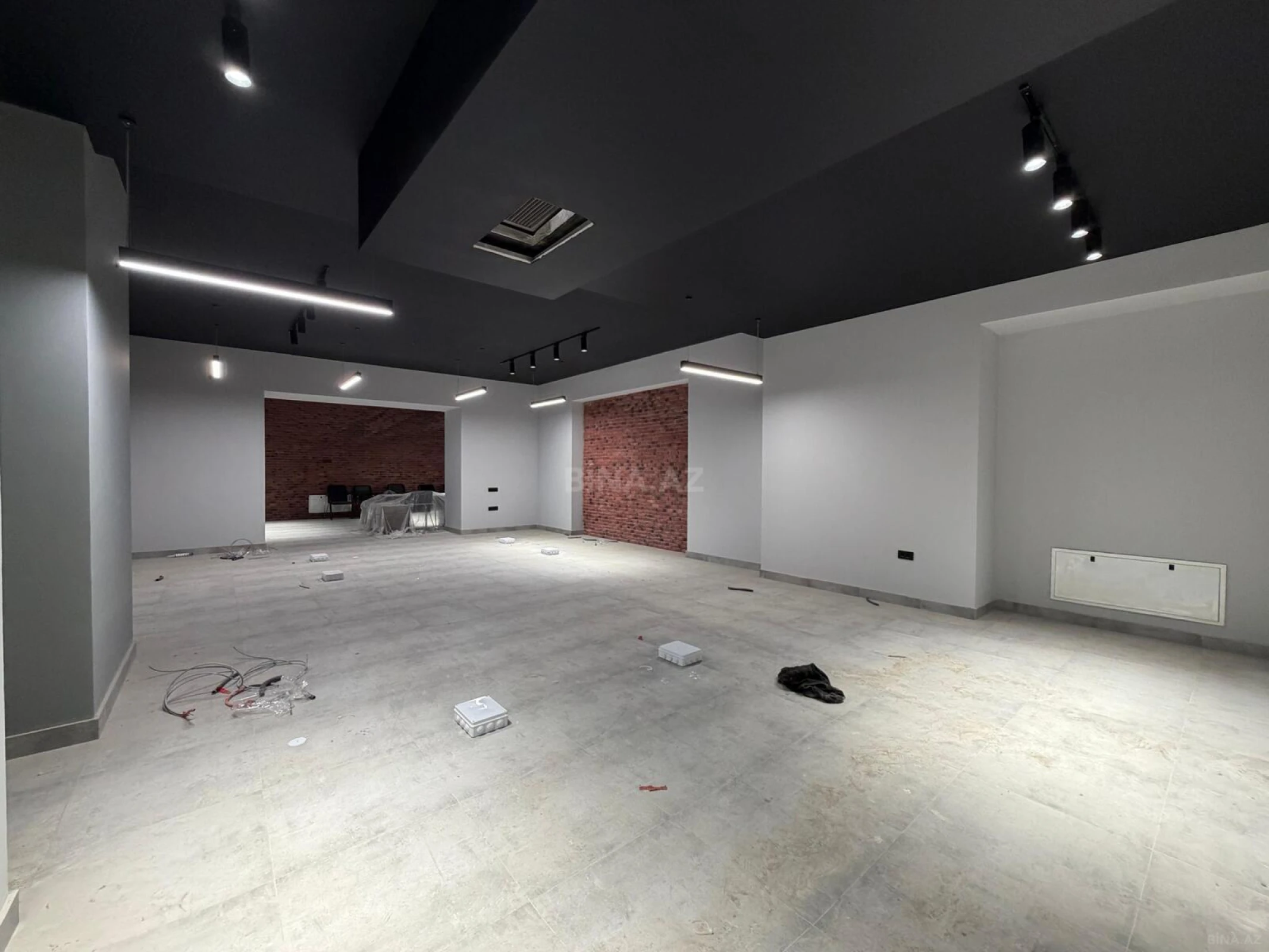 Satılır 4 otaqlı ofis 264 m²