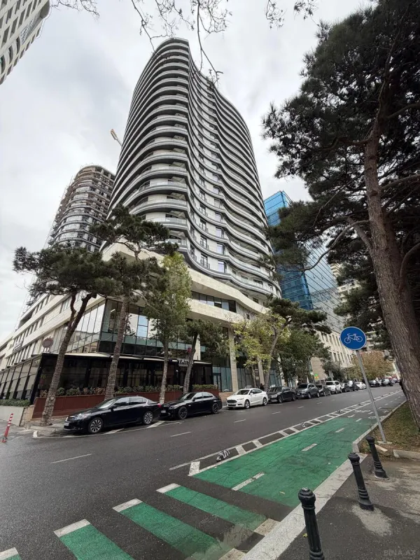 Satılır 4 otaqlı ofis 264 m²