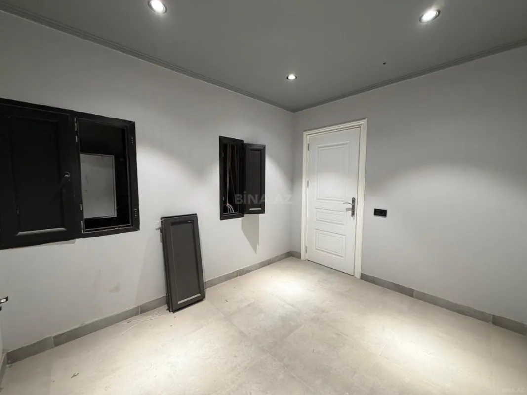 Satılır 4 otaqlı ofis 264 m²