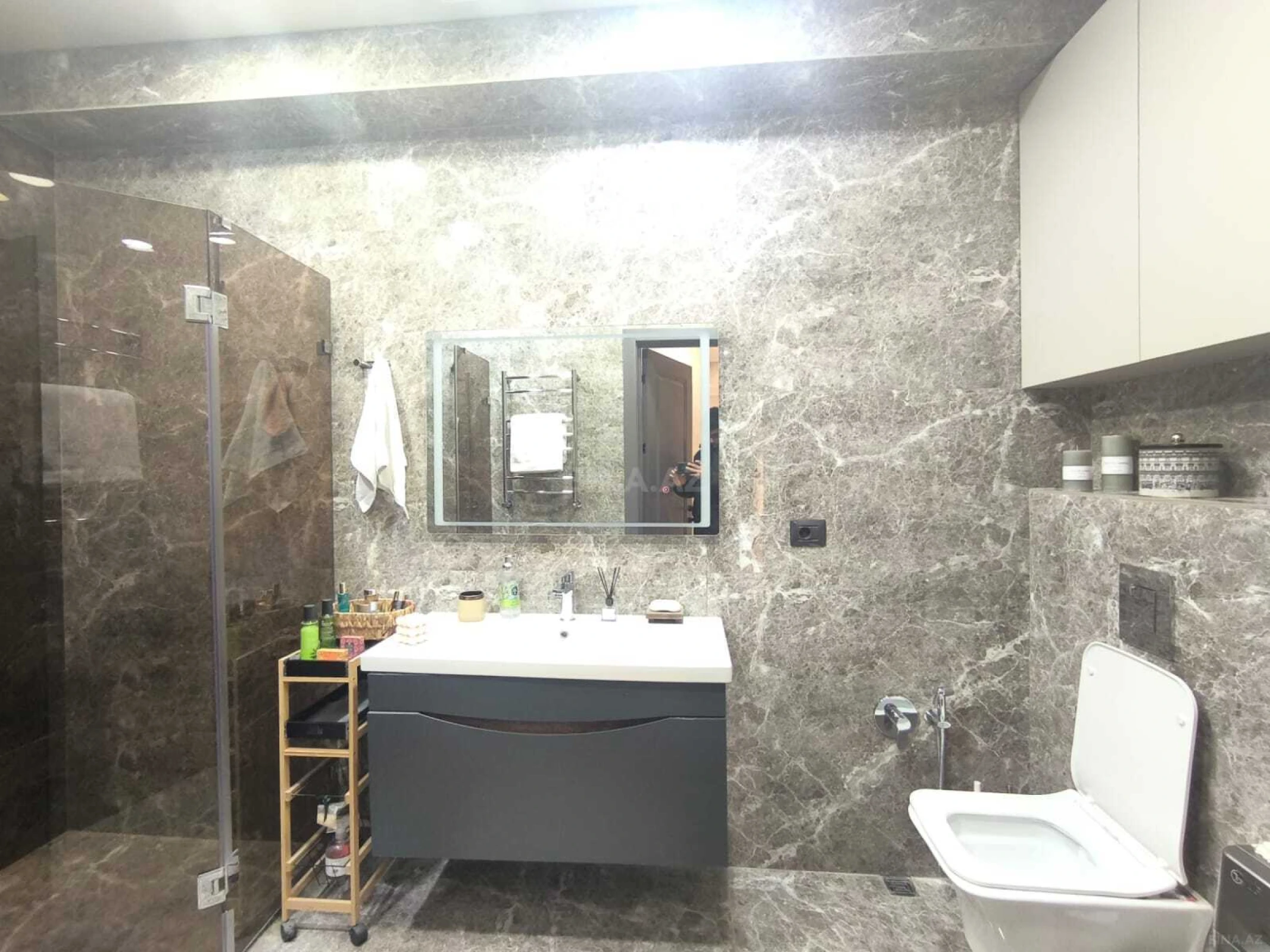 Kirayə verilir 3 otaqlı mənzil 140 m²