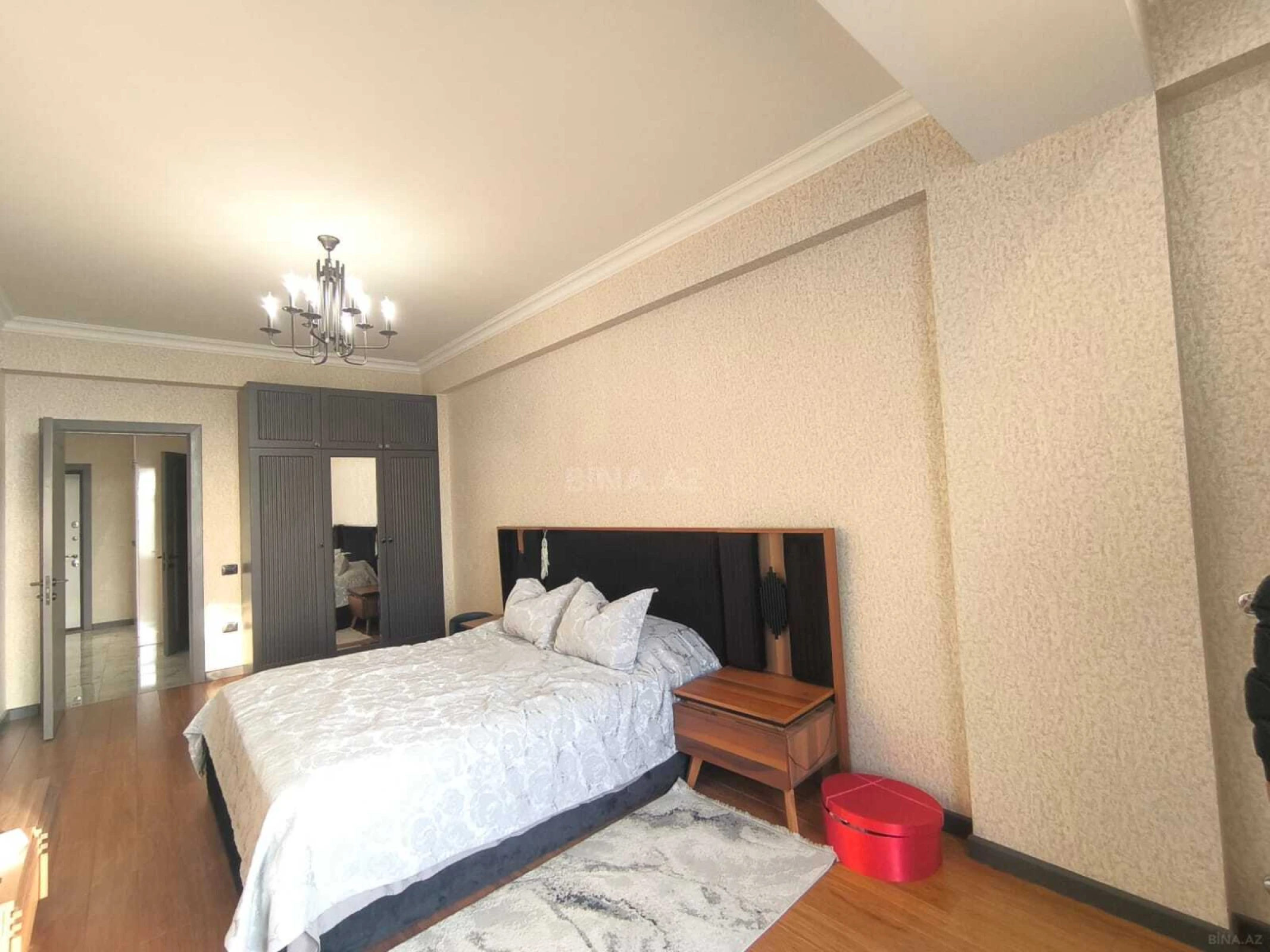 Kirayə verilir 3 otaqlı mənzil 140 m²