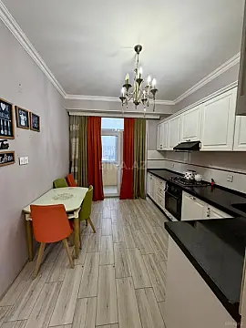 Satılır 3 otaqlı mənzil 110 m²
